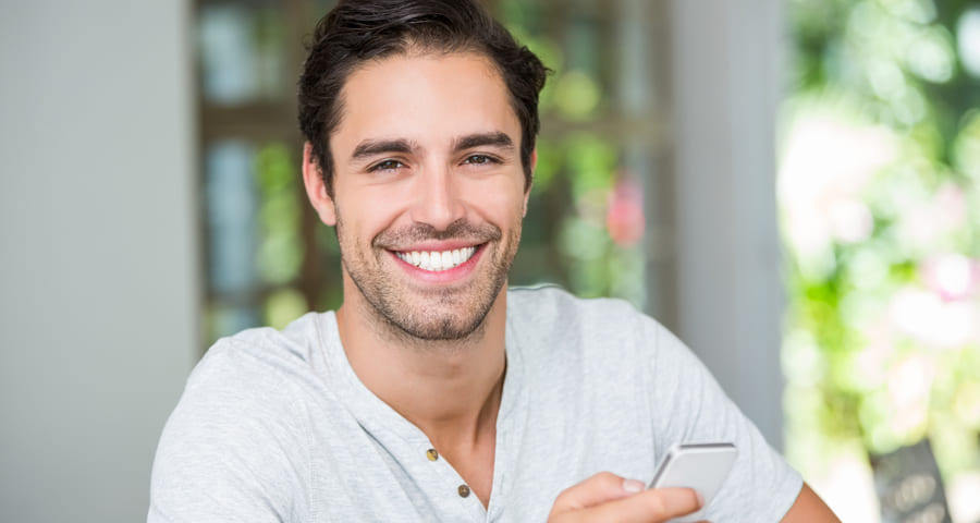 Obtenez un sourire éclatant avec Whitify System – notre avis sur cet ensemble de blanchiment des dents à domicile